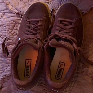 Pumas suede plum color